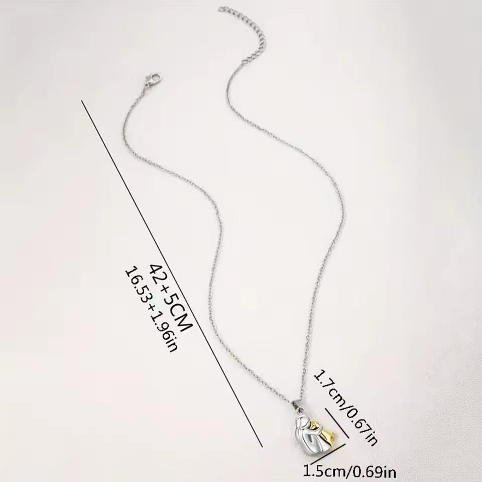Náhrdelník s objetím kočky